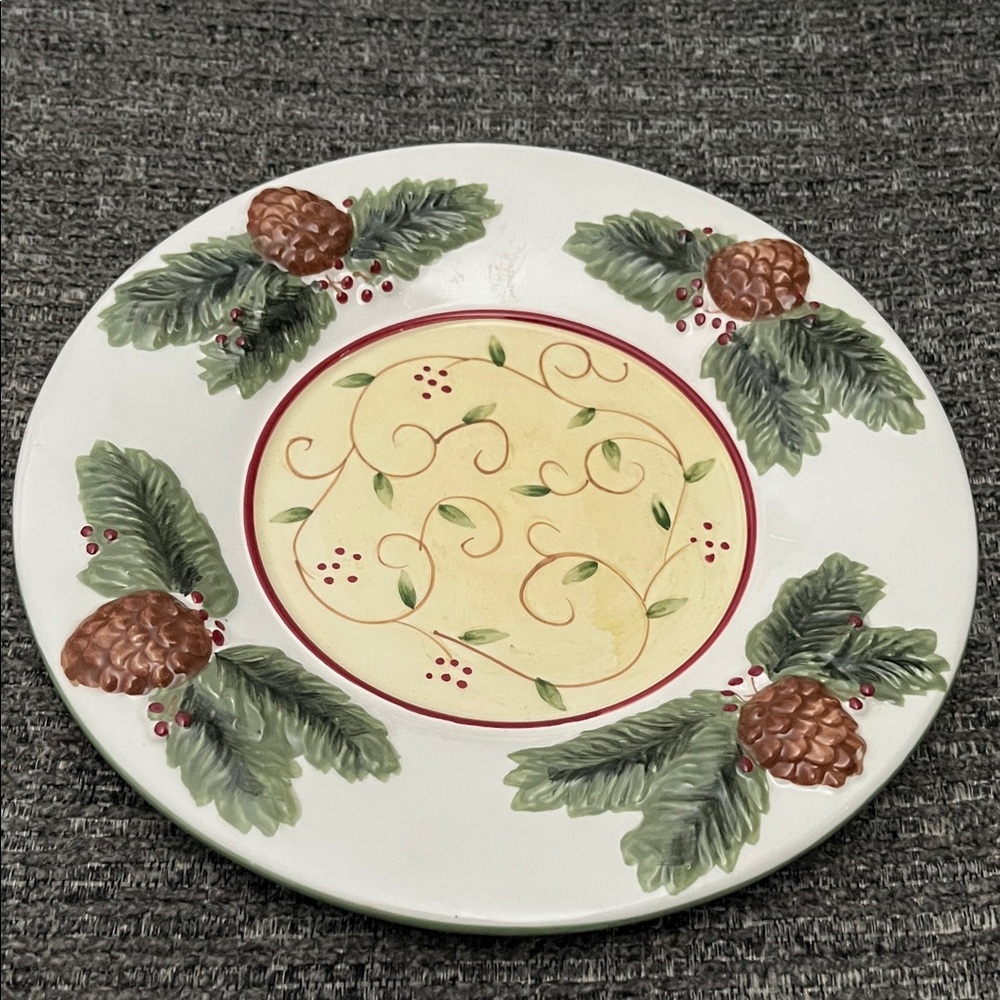Yankee Candle Holiday Plate with Pinecone Design - Green and Brown